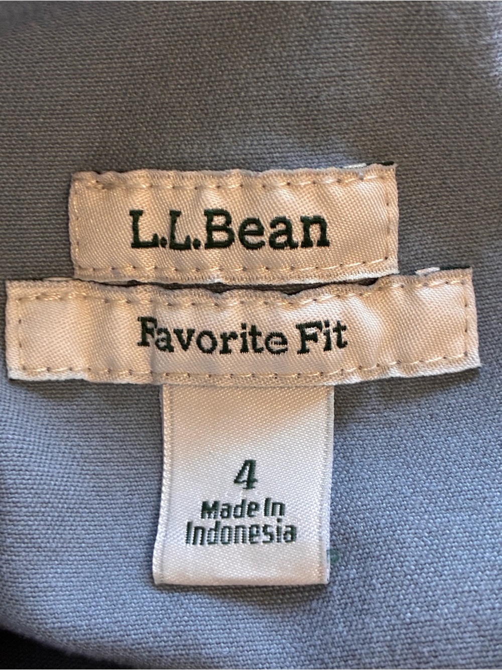 L.L. Bean Favorite Fit Shorts Womens Sz 4 Blue Gray Chino Flat Front Casual - Picture 9 of 11